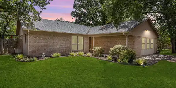 816 Lake Crest Parkway