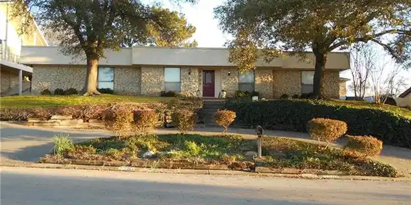7701 Skylake Drive
