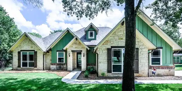 902 Donzi Court