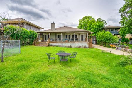 1004 W Lake Drive