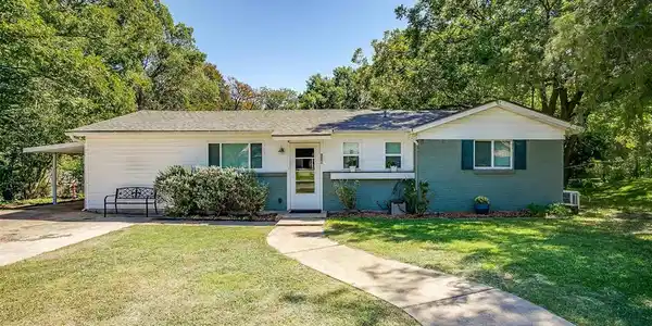 128 Shoreline Drive