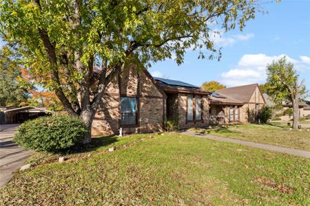2533 Woodlake Drive