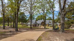 414 Private Road 52320