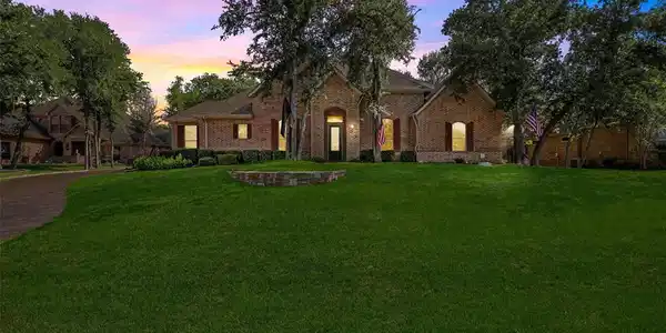 5833 Lakeside Drive