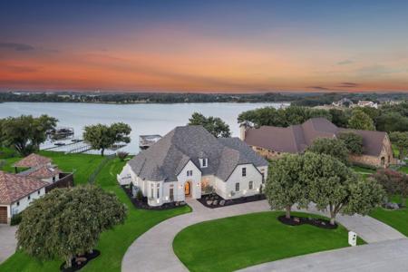 6124 Lake Shore Drive