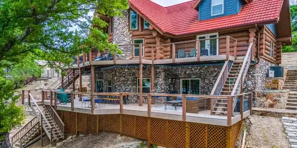 4256 lakewood Drive