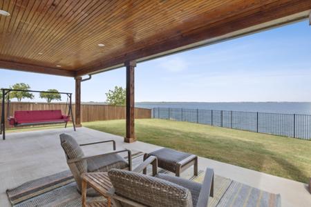 18142 Lakefront Court