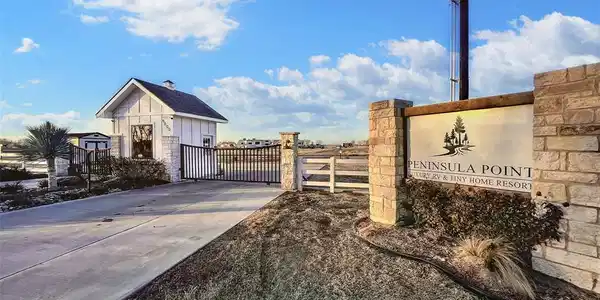 6154 Peninsula Road