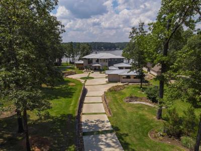 31 Eagle Point Drive W