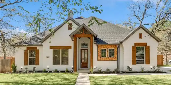 412 Meadowcrest Drive
