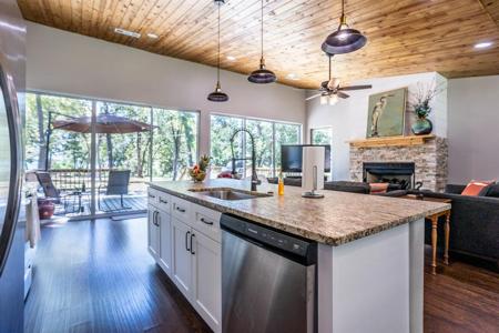 313 Lakeside Drive