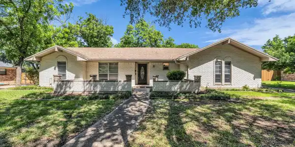 3401 Oakridge Lane