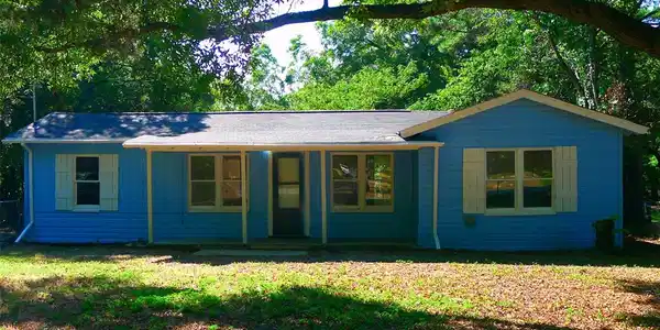 220 Shoreline Drive