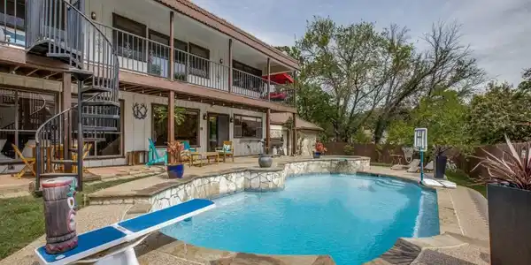 7629 Woodside Hill