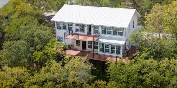 370 Chism Trail