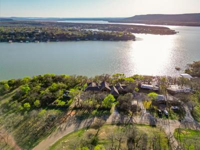 2016 N Lakeview Drive