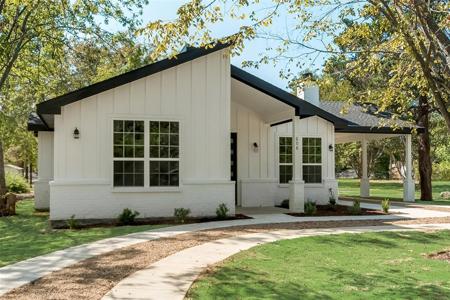 608 Oak Leaf Trail