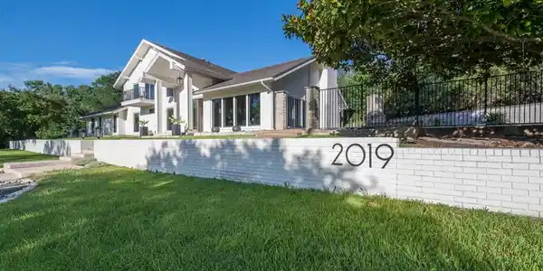 2019 Ridgewood Drive