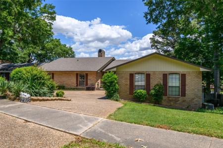 2415 Lakecrest Drive