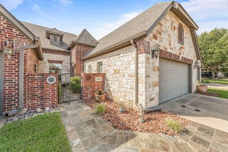 1011 W Avalon Court