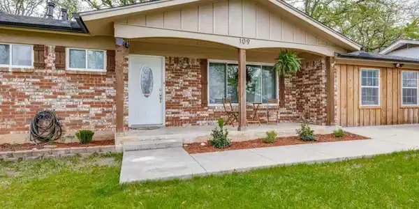 109 N Ash Avenue