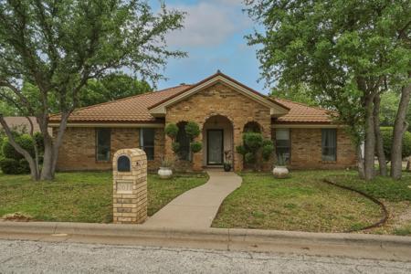2618 Woodlake Drive