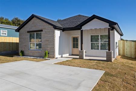 905 Tree Drive