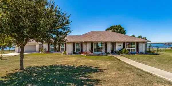 1542 Carter Drive