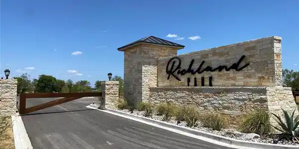 Lot 40 Peninsula Trail