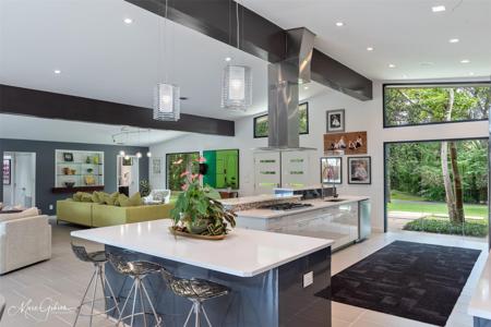 9460 Red Oak Lane