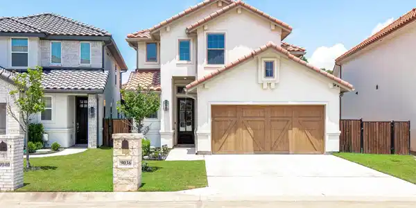 9036 Lakeside Drive