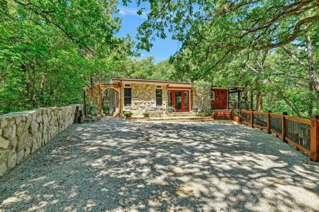 49 Oak Knoll Drive