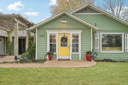 225 N Lucas Drive