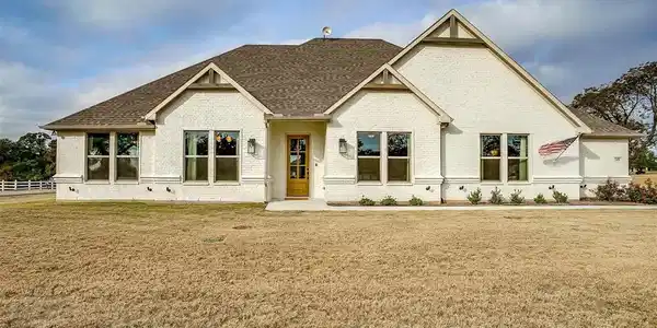 105 Eagle Point N