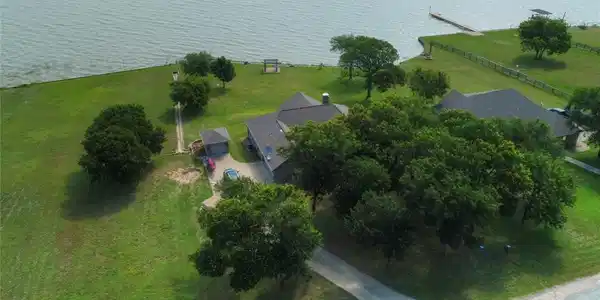 413 Meandering Way