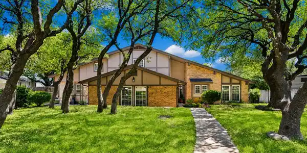 7504 Canyon Crest Court