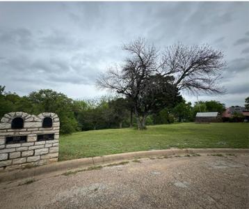 1610 Lakecrest Circle