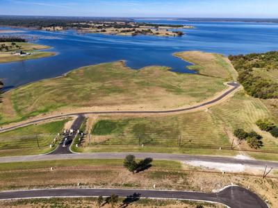 527 Lakeshore Terrace