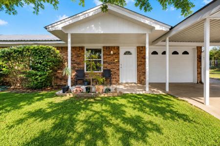 1706 Hitching Post Road