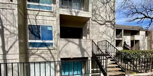 390 Driftwood Court
