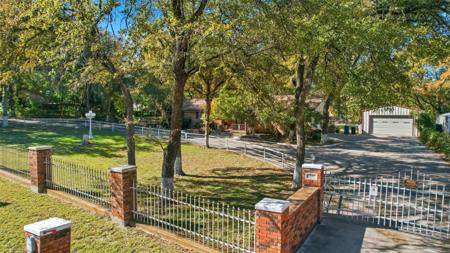 1508 Red Oak Circle