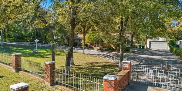 1508 Red Oak Circle