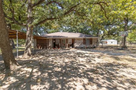 743 Oak Leaf Trail