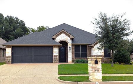 1045 Anna Circle