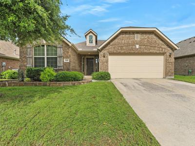 900 E Silvermoon Drive