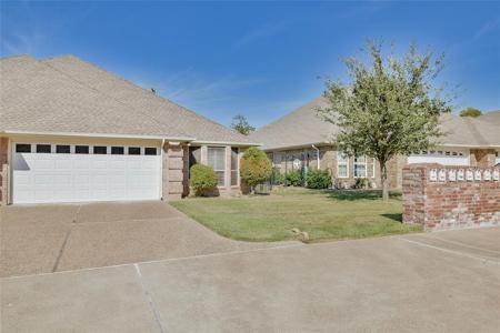 1208 Henard Lane