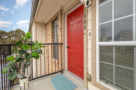 6646 E Lovers Lane