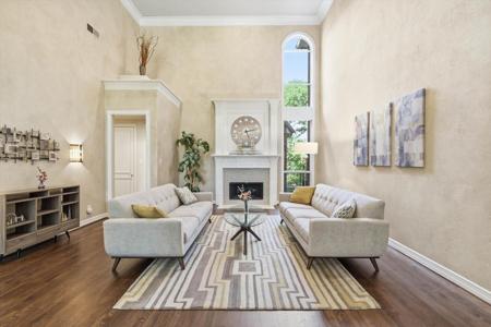 617 Hawthorn Circle