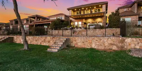 10013 Lakeside Drive