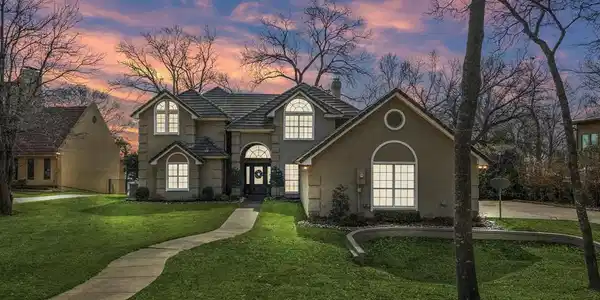 8932 Crest Wood Drive
